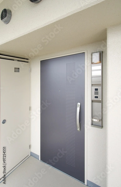 Fototapeta マンション　集合住宅　の玄関とメーターボックス