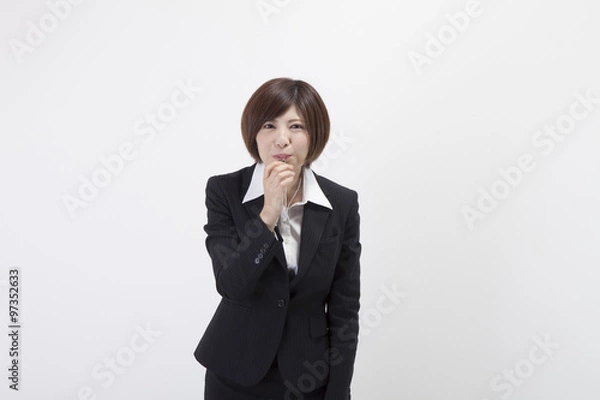 Fototapeta 笛を吹く女性会社員