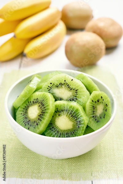 Obraz Sliced kiwi in white bowl