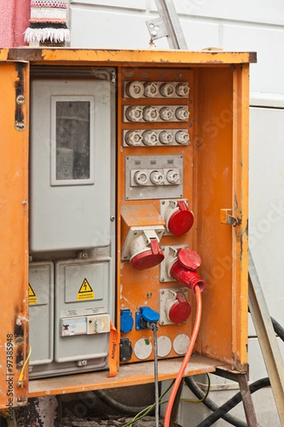 Obraz Ein geöffneter Baustromverteiler - Baustellen-Sicherungsschrank