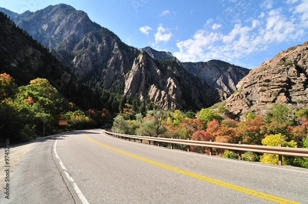 Fototapeta Autostrada prowadzi do Big Cottonwood Canyon w stanie Utah