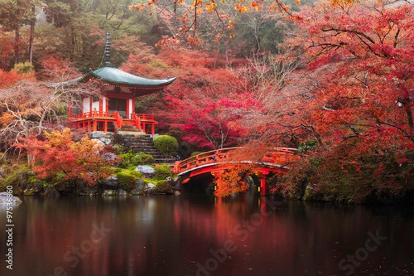 Fototapeta Daigo-ji temple in autumn