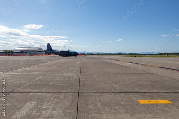 Fototapeta 駐機された輸送機