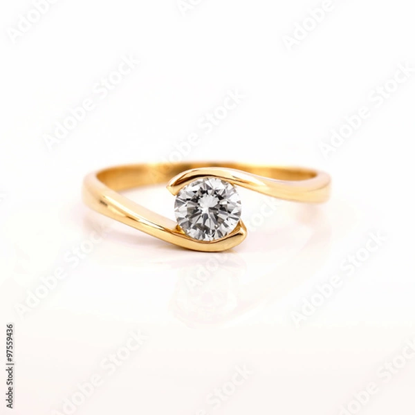 Fototapeta Złoty pierścionek zaręczynowy z diamentem na białym tle