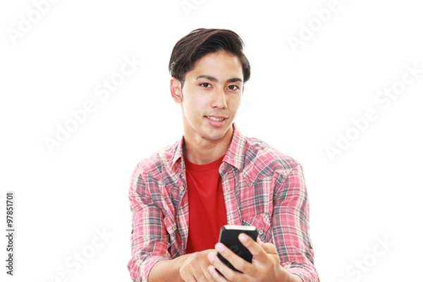 Fototapeta スマートフォンを持つ青年