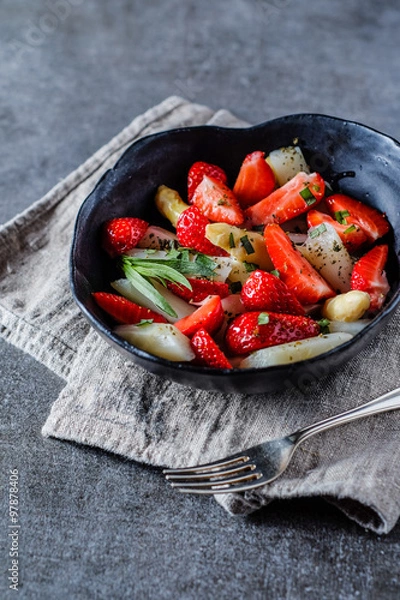 Obraz Erdbeer-Spargel-Salat