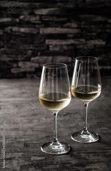 Obraz Zwei Weingläser mit Weißwein