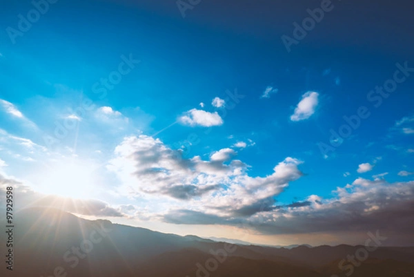 Fototapeta 太陽と山々