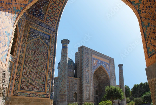 Obraz Вид на медресе Шердор из арки