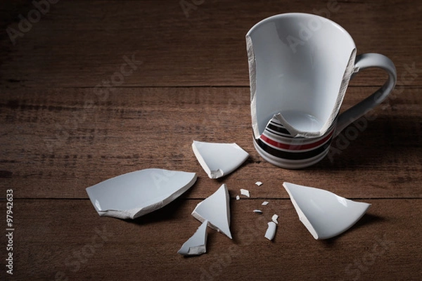 Obraz broken cup on wooden background