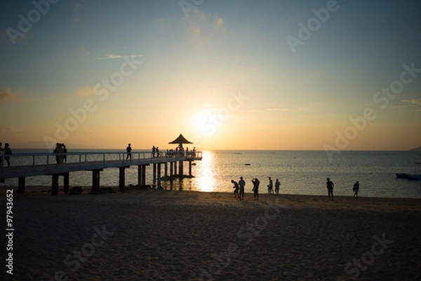 Obraz 夕暮れの桟橋とシルエット