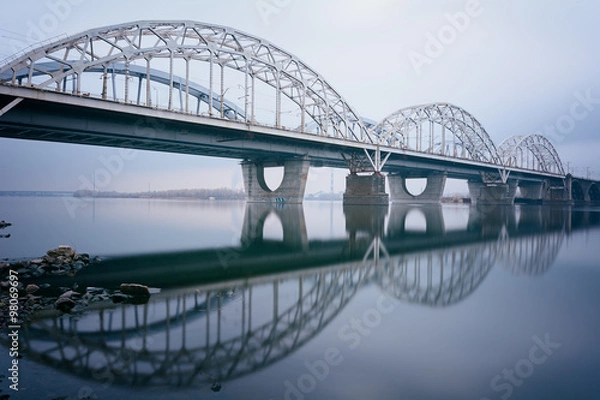 Fototapeta Darnytskyibrücke in Kiew, Ukraine.