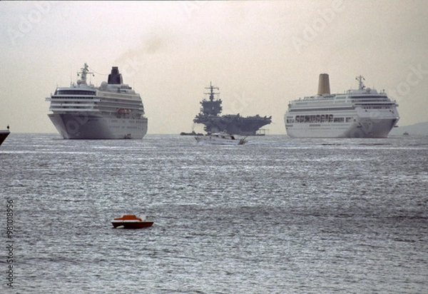 Obraz Naval and Cruise Ships in Harbor Serenity