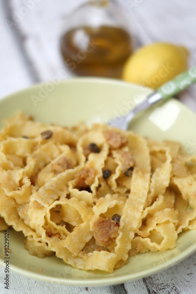 Fototapeta Pasta limone e capperi