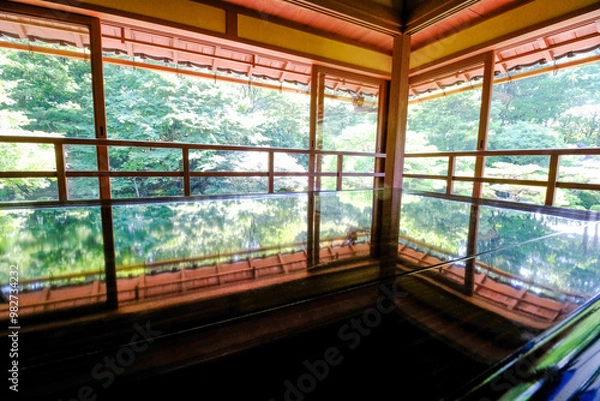 Fototapeta 旧竹林院の屋内からの風景