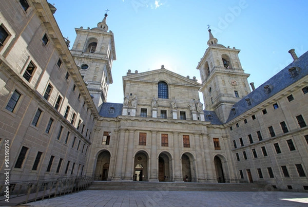 Fototapeta SAN LORENZO DE EL ESCORIAL, SPAIN - AUGUST 25, 2012: Inner courtyard Patio de los Reyes in El Escorial, a historical residence of the King of Spain