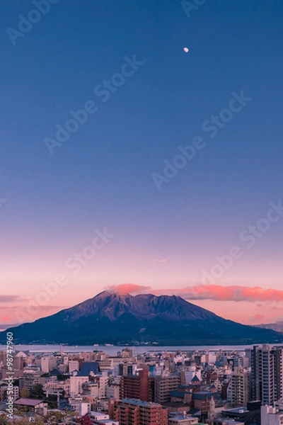 Fototapeta 鹿児島城山から見る桜島の夕暮れと月