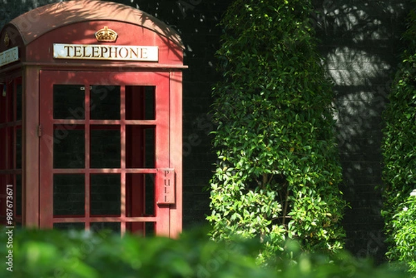 Fototapeta red phone booth