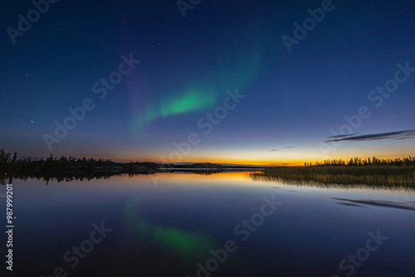 Fototapeta 湖に映るオーロラ