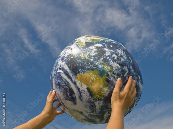 Obraz 地球の形をしたボールを持つ手