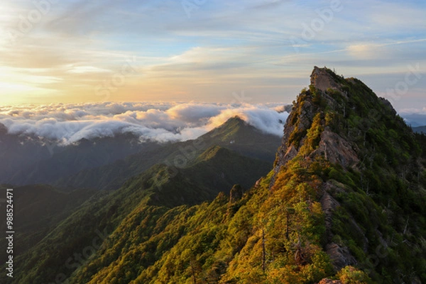 Obraz 朝日に染まる石鎚山頂上