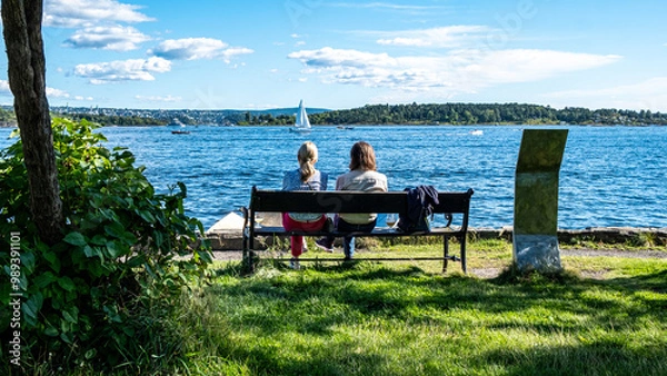Fototapeta Couple In Olso Sat On a Bench