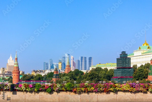 Fototapeta A panoramic view of Moscow architecture with the skyscrapers of the Moscow International Business Center in the background.