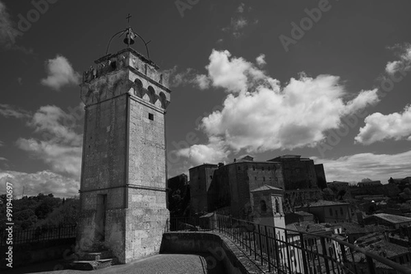 Obraz Tuscany, Italy. Panoramic view of the medieval hill town of Sorano. Etruscan towns of Tuscany. Towns that have existed for the second millennium. Ancient 