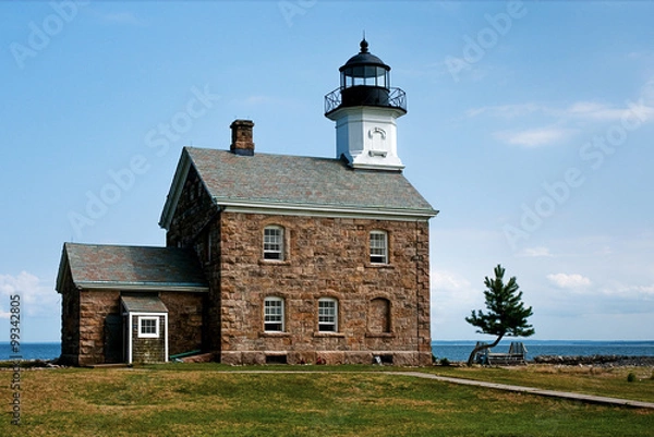 Obraz Sheffield Island lighthouse, with its unique stone architecture, is a popular island attraction with its tours and events during the summer months.