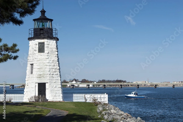 Obraz Latarnia morska Newport Harbour prowadzi łódź homara w Rhode Island w słoneczny dzień.
