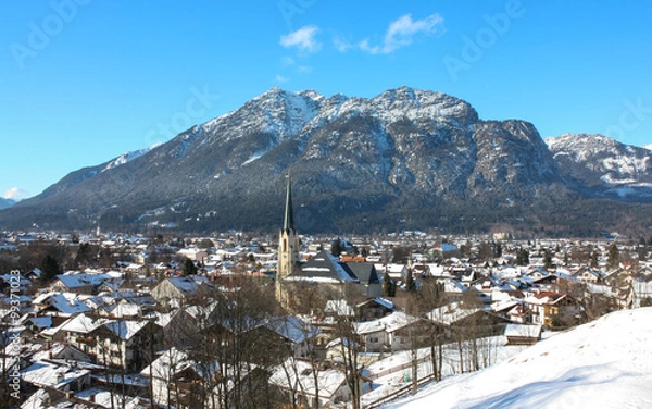 Obraz Garmisch-Partenkirchen - widok na miasto Partenkirchen w zimie