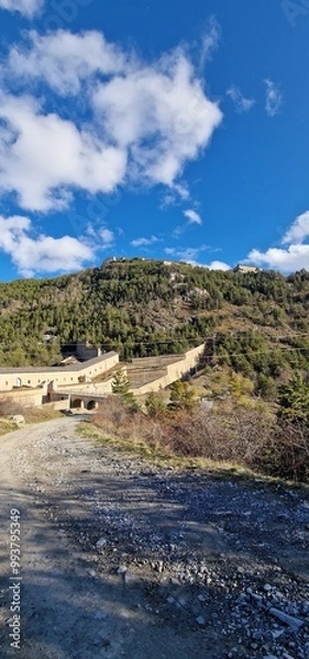 Fototapeta ortifications of Briançon
Vauban's drawings were scrupulously respected: in addition to a 3-kilometre wall, the town was encircled by 4 forts (Fort des Salettes, Fort des Trois Têtes, Fort Dauphin and