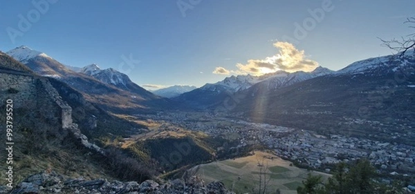 Fototapeta ortifications of Briançon
Vauban's drawings were scrupulously respected: in addition to a 3-kilometre wall, the town was encircled by 4 forts (Fort des Salettes, Fort des Trois Têtes, Fort Dauphin and