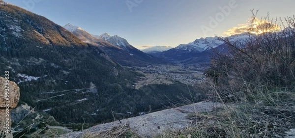 Fototapeta ortifications of Briançon
Vauban's drawings were scrupulously respected: in addition to a 3-kilometre wall, the town was encircled by 4 forts (Fort des Salettes, Fort des Trois Têtes, Fort Dauphin and