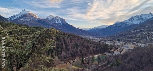 Fototapeta historical center of Briançon is a UNESCO World Heritage site, renowned for its impressive fortifications and rich architectural heritage. Nestled in the French Alps, Briançon features a blend of medi