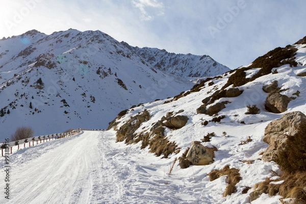 Obraz snowy mountain road