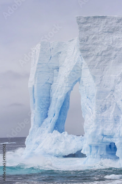 Obraz Tower sculpture in iceberg
