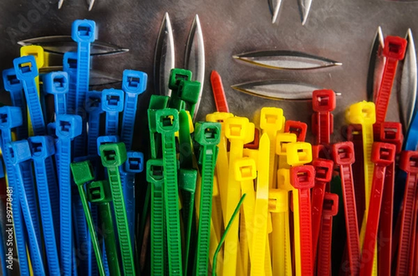 Obraz Ustaw kolorowe opaski kablowe, Zamknij