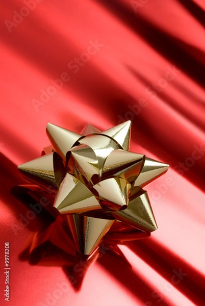 Obraz golden cockade on red parcel paper