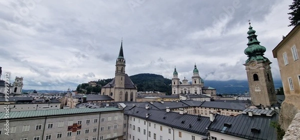 Fototapeta Salzburg is an Austrian city located near the border with Germany, known for its rich cultural heritage and stunning baroque architecture. It is famously the birthplace of composer Wolfgang Amadeus Mo