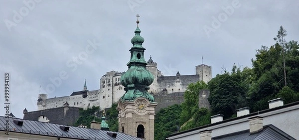 Fototapeta Salzburg is an Austrian city located near the border with Germany, known for its rich cultural heritage and stunning baroque architecture. It is famously the birthplace of composer Wolfgang Amadeus Mo