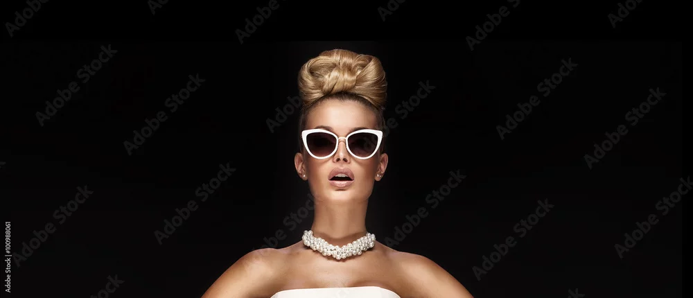 Obraz Elegancja i Styl: Retro Glamour w Nowoczesnym Wydaniu