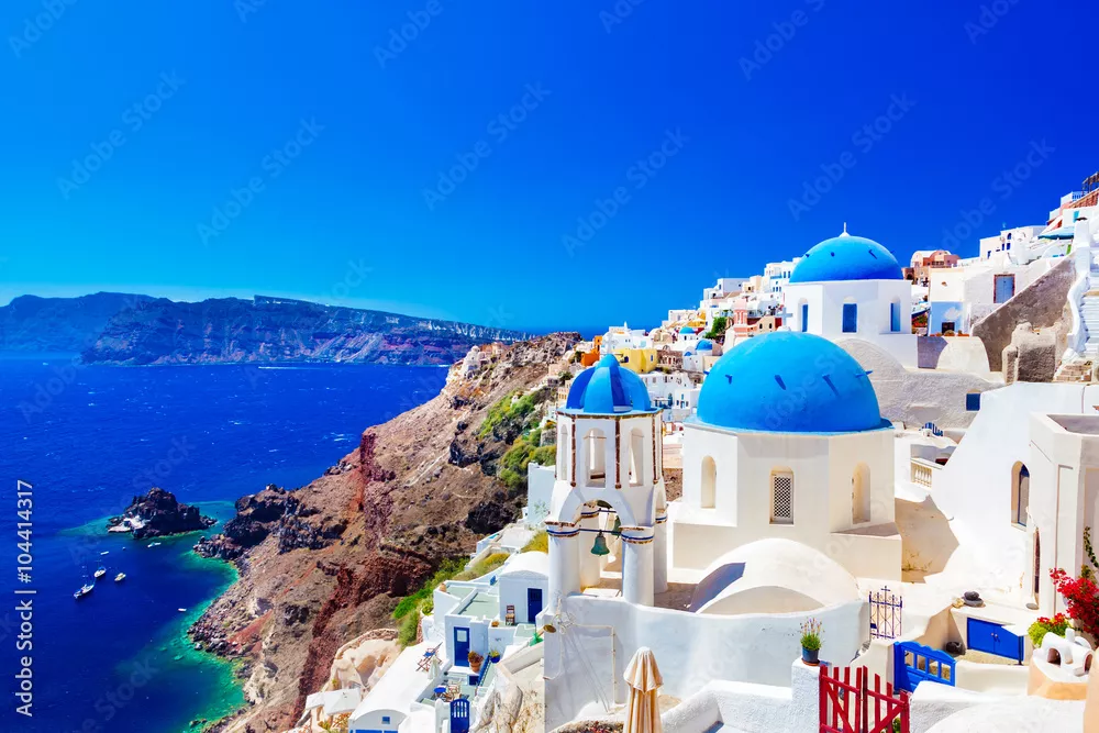 Fototapeta Miasto Oia na wyspie Santorini, Grecja. Kaldera na Morzu Egejskim.