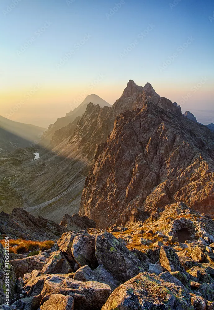 Fototapeta Szczyt w skalistej górze - Tatry
