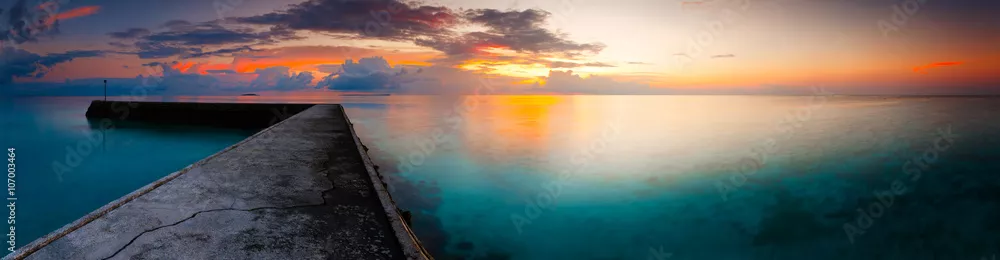 Fototapeta fantastyczna panorama dramatyczny świt krajobraz morze plaża tropikalna wyspa Malediwy