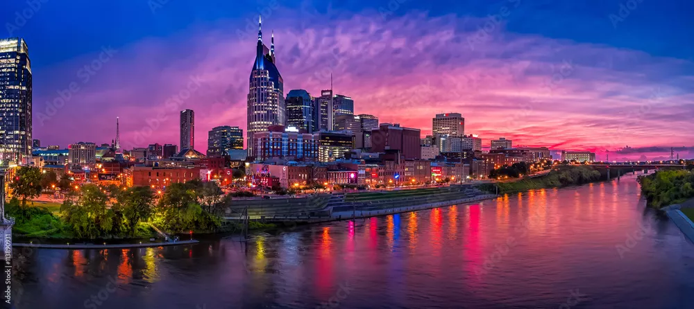 Fototapeta Nashville o Zmierzchu: Tętniąca Życiem Panorama Miasta