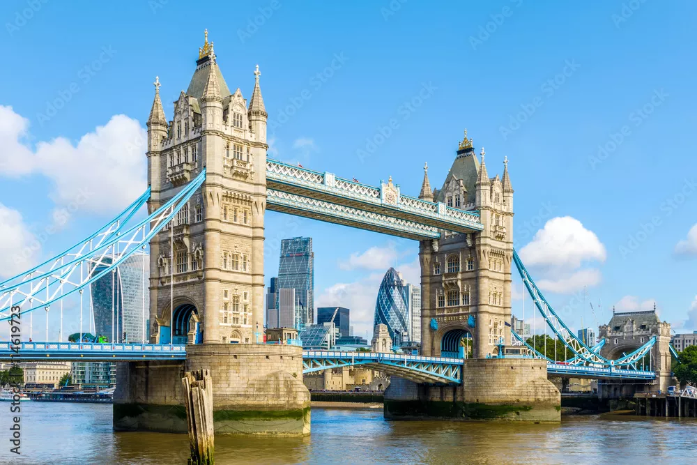 Fototapeta Słoneczny dzień na Tower Bridge w Londynie, Wielka Brytania