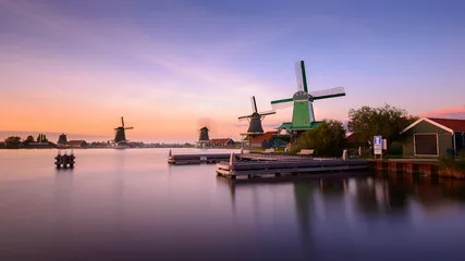 Fototapeta Zmierzch w Zaanse Schans, wiosce wiatraków niedaleko Amsterdamu
