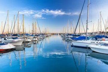 Fototapeta Marina z jachtami w Puerto de Mogan, małym porcie rybackim na Gran Canarii w Hiszpanii.