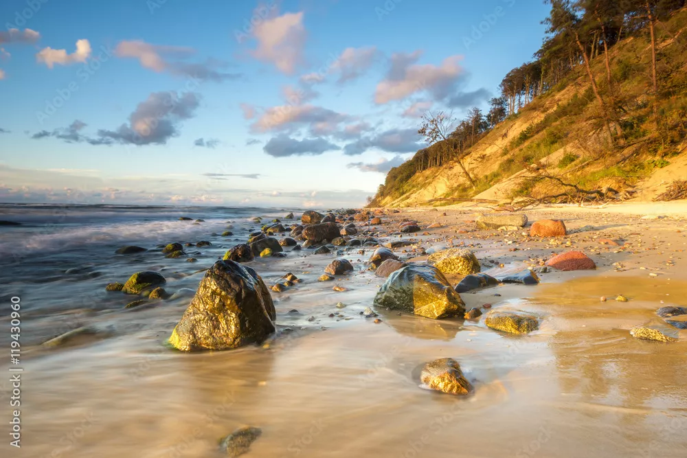 Fototapeta Zachód słońca nad plażą morską,klify na wyspie Wolin